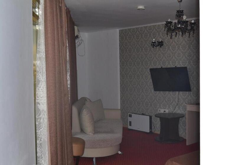 Отель Live Tulcea