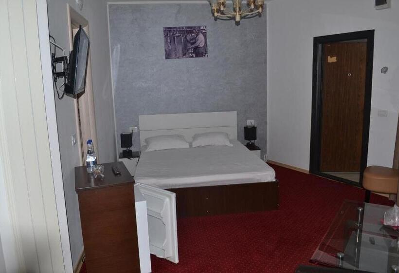 Отель Live Tulcea