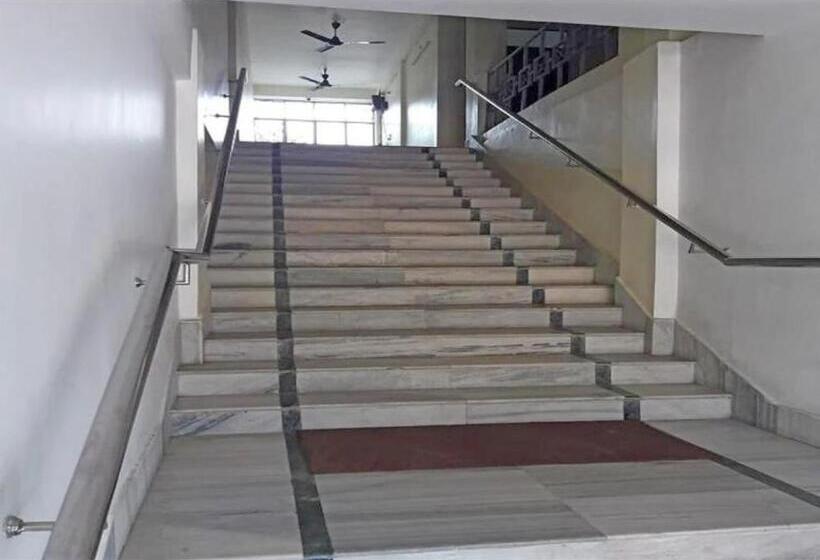 בית מלון כפרי Royal Palace, Begusarai