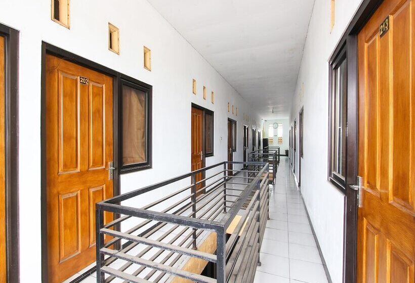 Szálloda Spot On 91935 Hellena Guesthouse