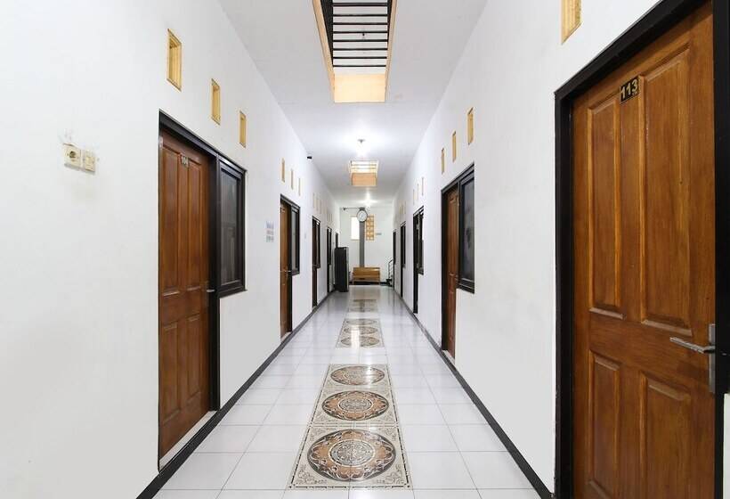 Szálloda Spot On 91935 Hellena Guesthouse