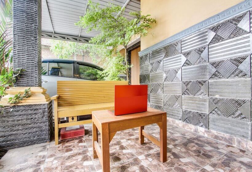 فندق Spot On 91935 Hellena Guesthouse
