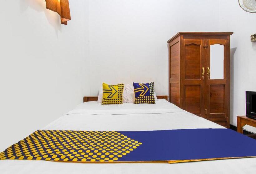 فندق Spot On 91935 Hellena Guesthouse