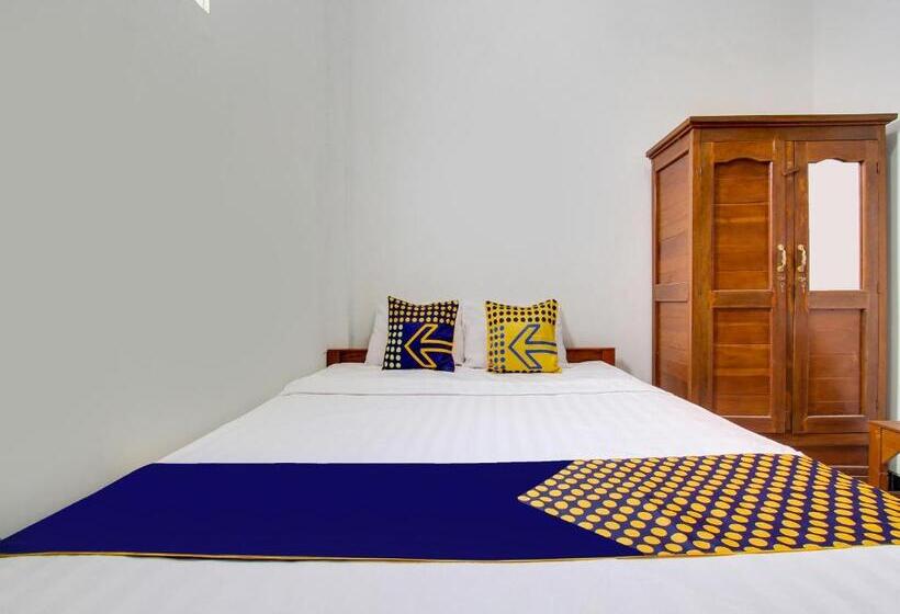 فندق Spot On 91935 Hellena Guesthouse