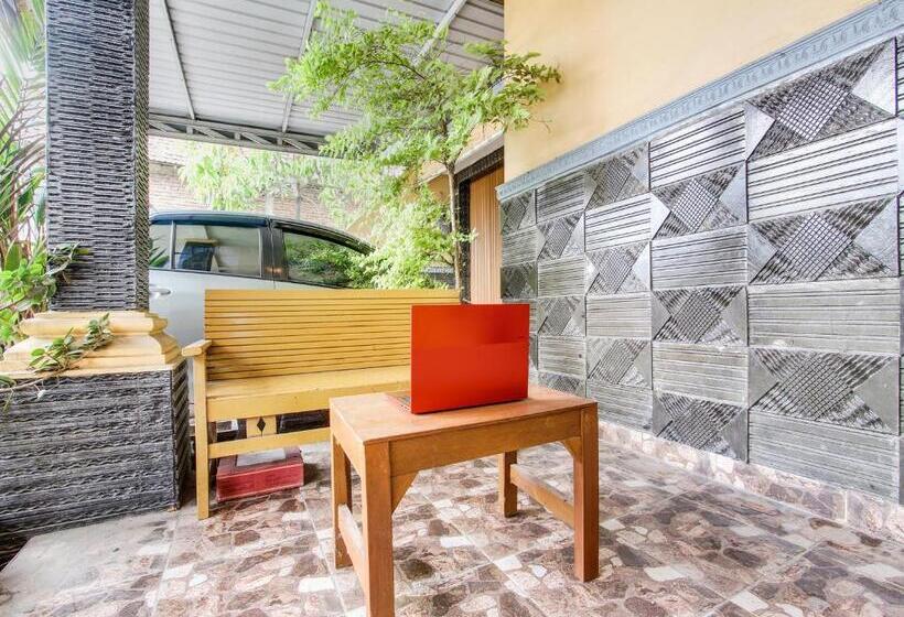 فندق Spot On 91935 Hellena Guesthouse
