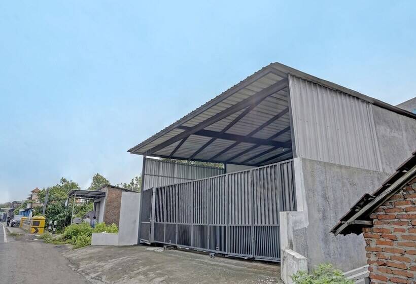 فندق Spot On 91947 Kost Barokah Syariah