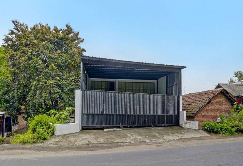 فندق Spot On 91947 Kost Barokah Syariah