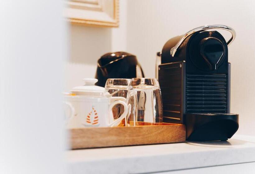 Отель The Crab & Lobster