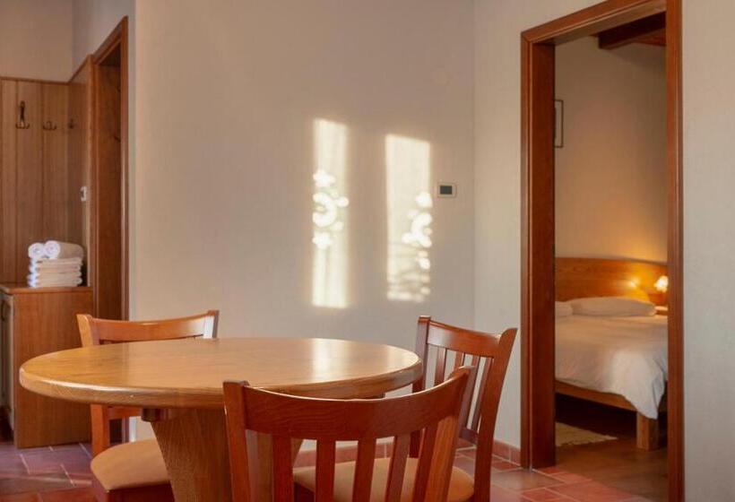 هتل Tourist Farm škerlj