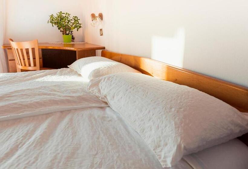 هتل Tourist Farm škerlj