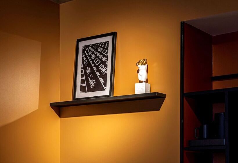 Отель Tribe Paris Saint Ouen