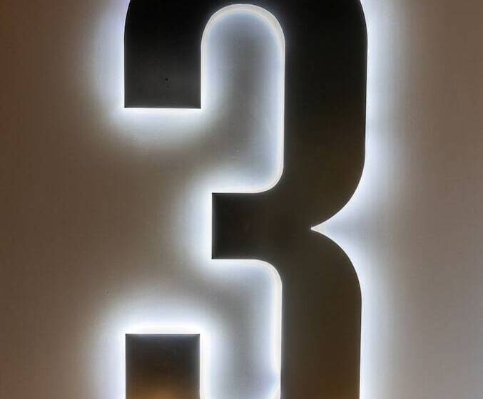 Отель Tribe Paris Saint Ouen