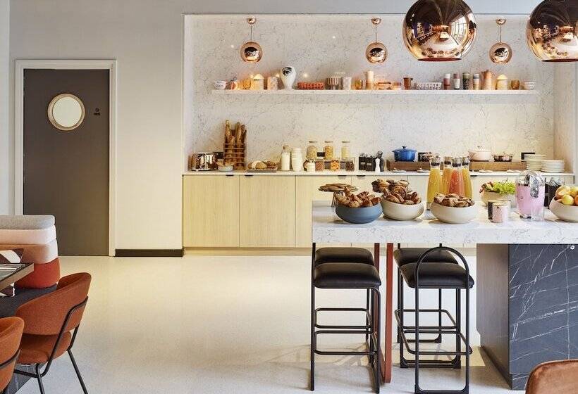 Отель Tribe Paris Saint Ouen