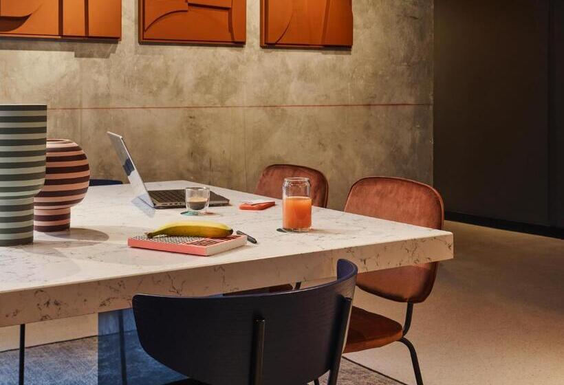 Отель Tribe Paris Saint Ouen