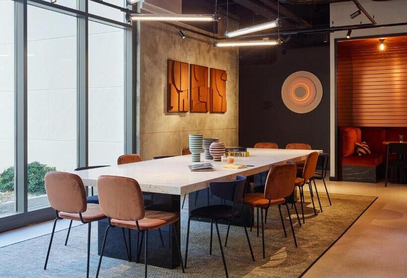 Отель Tribe Paris Saint Ouen