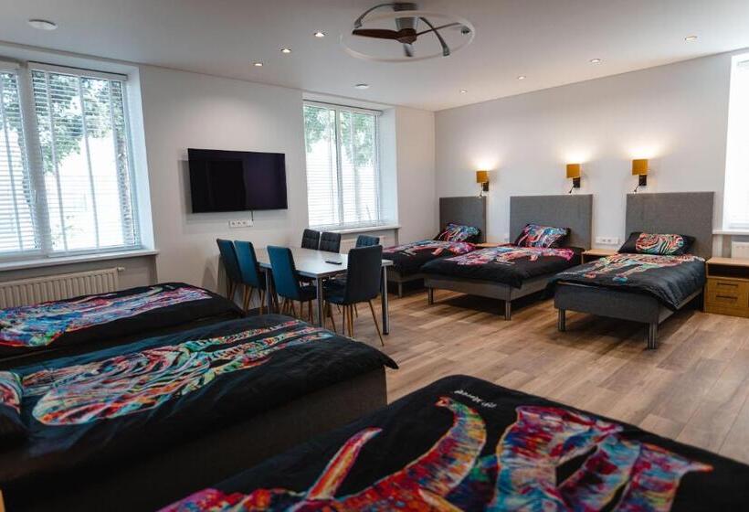 پانسیون Birch Alley Self Check In