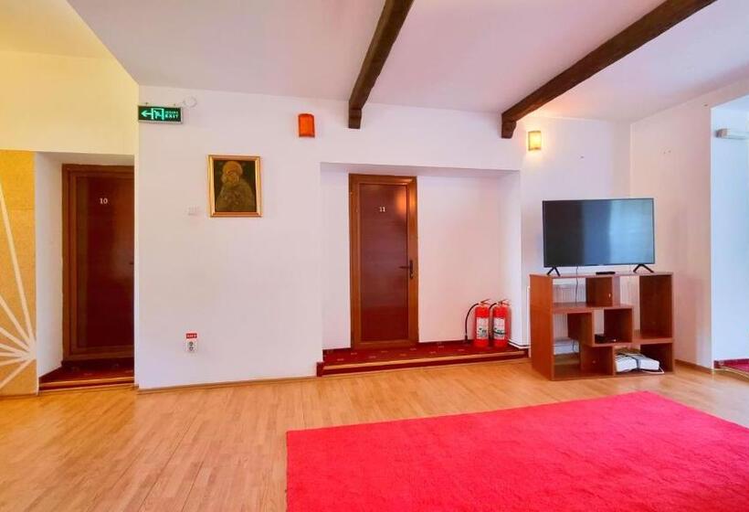 פנסיון Casa Cu Brazi