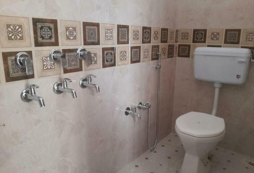 פנסיון Karmaa Plaza Inn