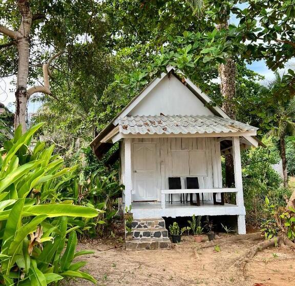 استراحتگاه Kohmak Homehug&beachclub