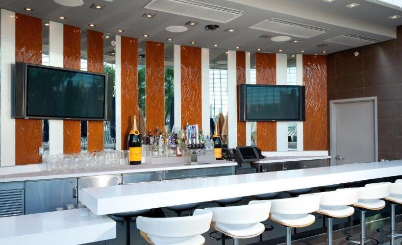 Vdara Studio Suite 011 Pool View Free Valet Parking