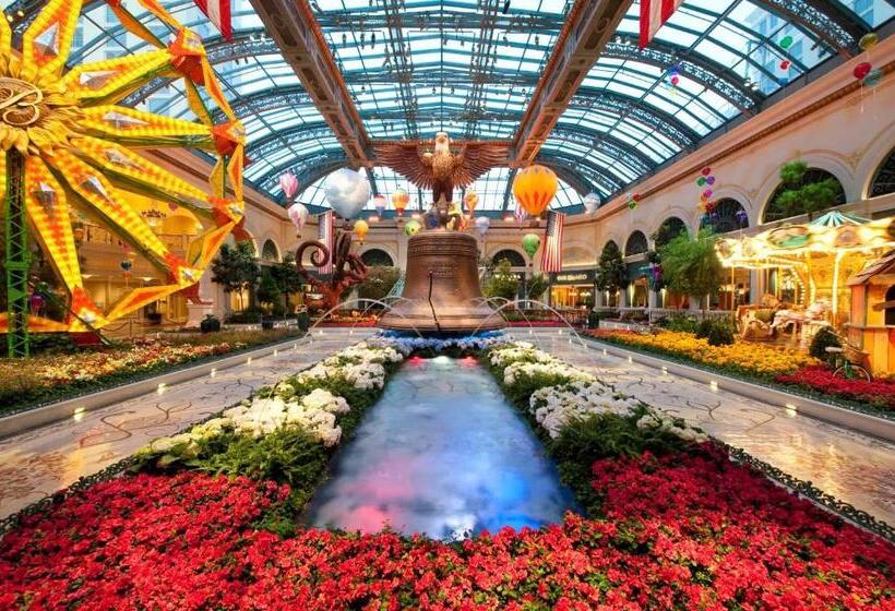 Vdara Studio Suite 011 Pool View Free Valet Parking