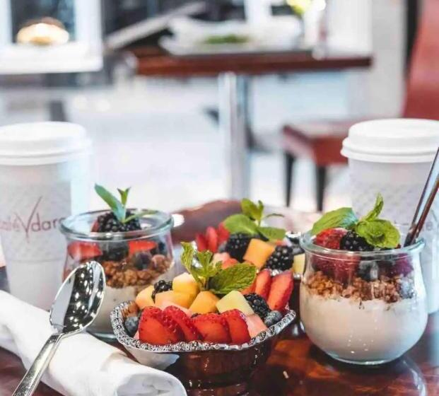 Vdara Studio Suite 011 Pool View Free Valet Parking