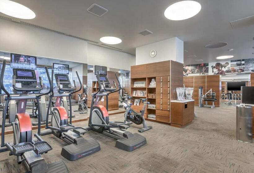 Vdara Studio Suite 011 Pool View Free Valet Parking