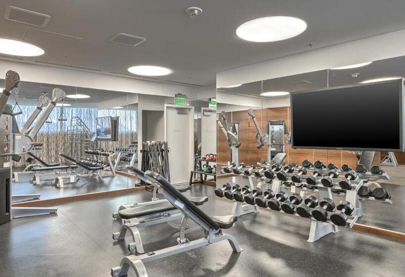 Vdara Studio Suite 011 Pool View Free Valet Parking