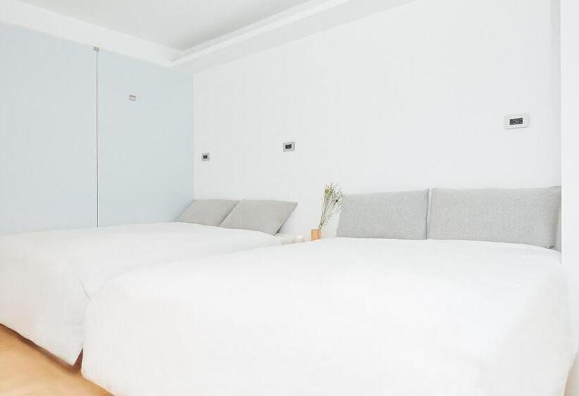 هاستل White Space Design