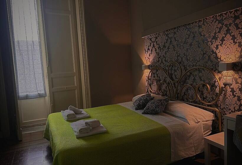 مبيت وإفطار Tra L Etna E Il Mare Via Oberdan