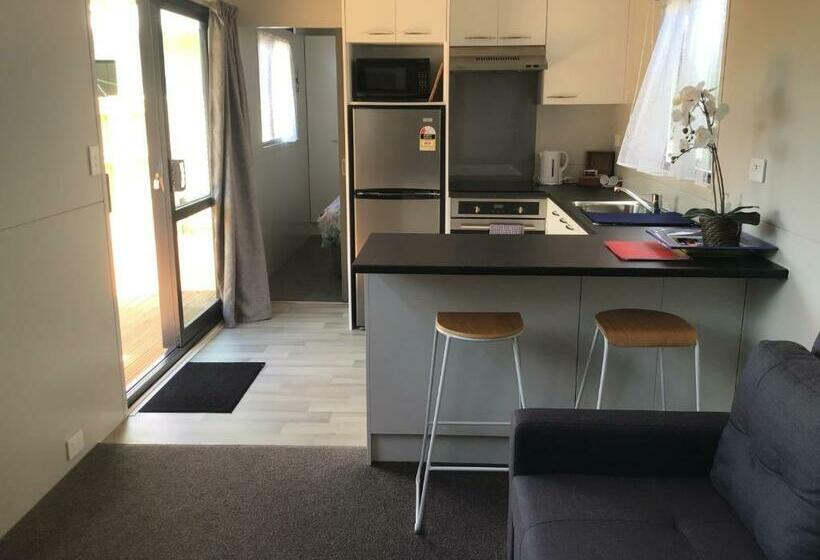 مبيت وإفطار Adorable 1 Bedroom Guesthouse With A Deck