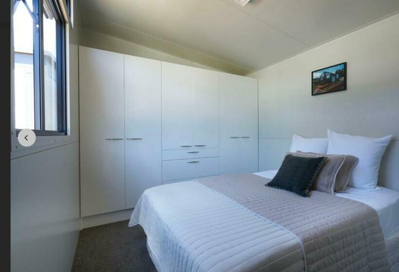 צימר Adorable 1 Bedroom Guesthouse With A Deck