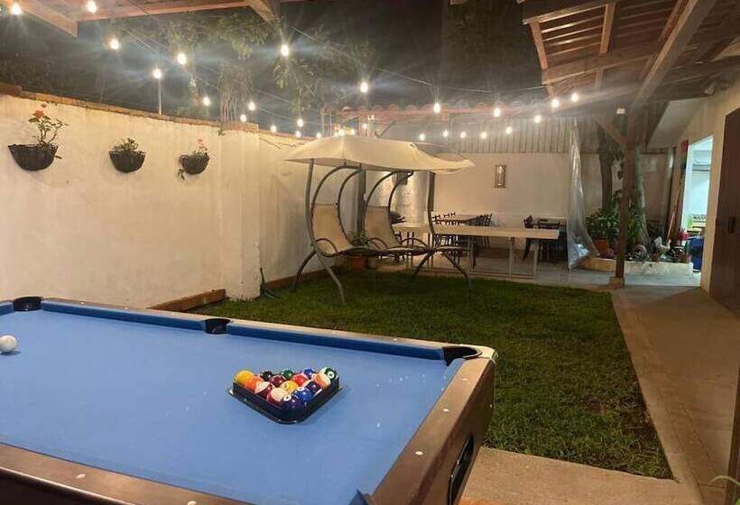 تختخواب و صبحانه Casa Escalante Hostel