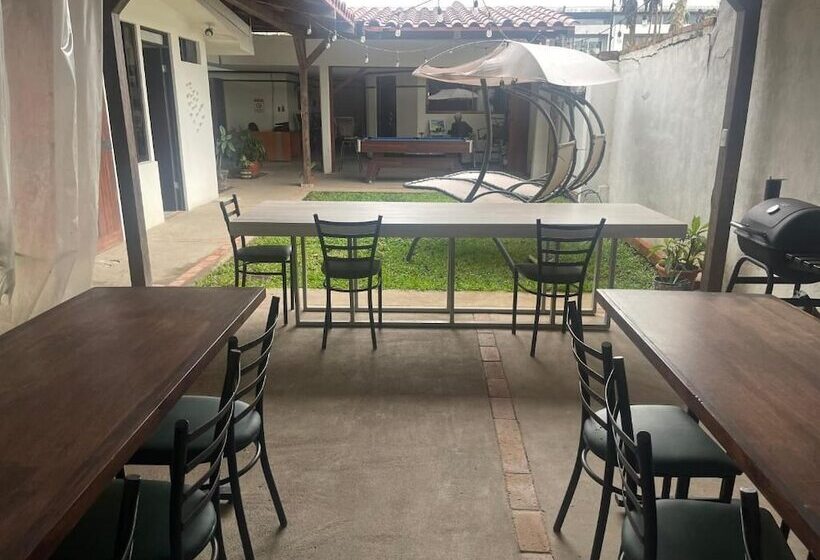 تختخواب و صبحانه Casa Escalante Hostel