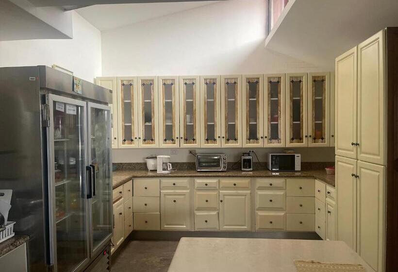 تختخواب و صبحانه Casa Escalante Hostel