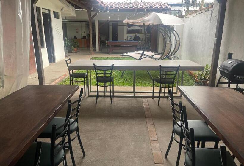 تختخواب و صبحانه Casa Escalante Hostel