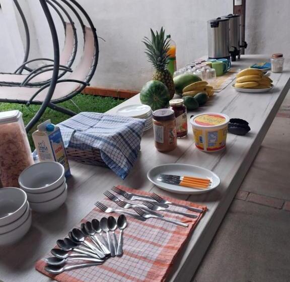 تختخواب و صبحانه Casa Escalante Hostel