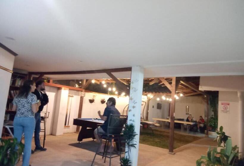 تختخواب و صبحانه Casa Escalante Hostel