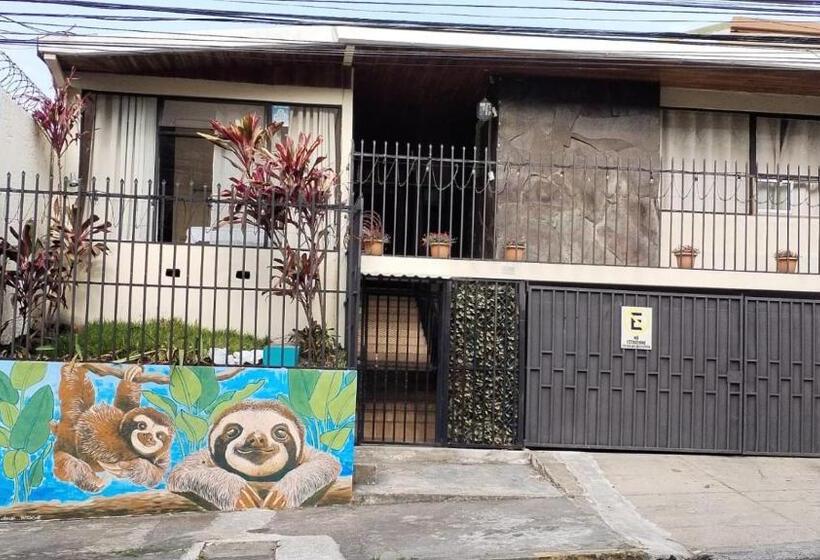 تختخواب و صبحانه Casa Escalante Hostel