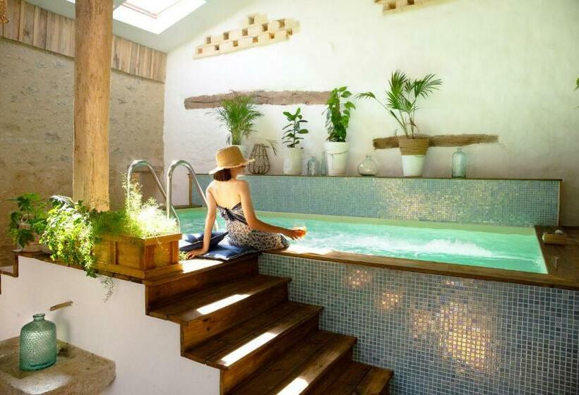 ベッドアンドブレックファースト La Suite Bien être, Piscine Intérieure Chaufée, Sauna & Spa Privés