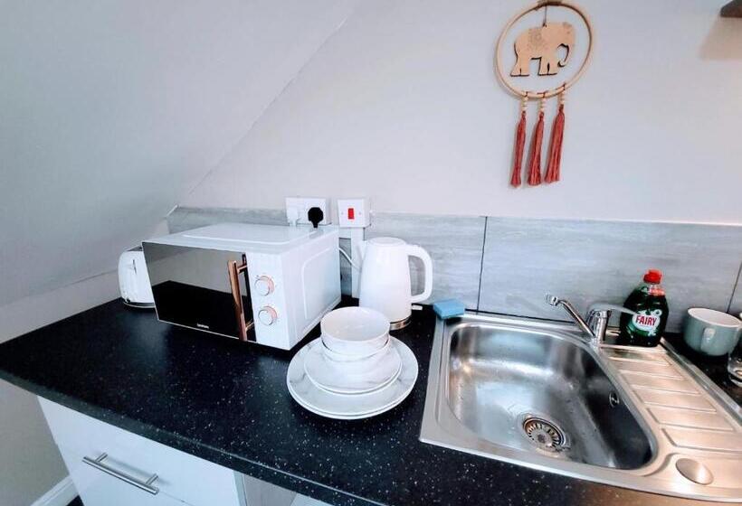 Easy Living Nottingham Burns Street