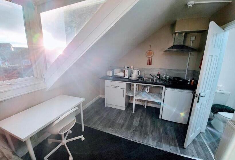 Easy Living Nottingham Burns Street