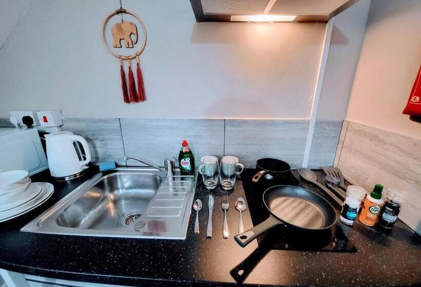 Easy Living Nottingham Burns Street