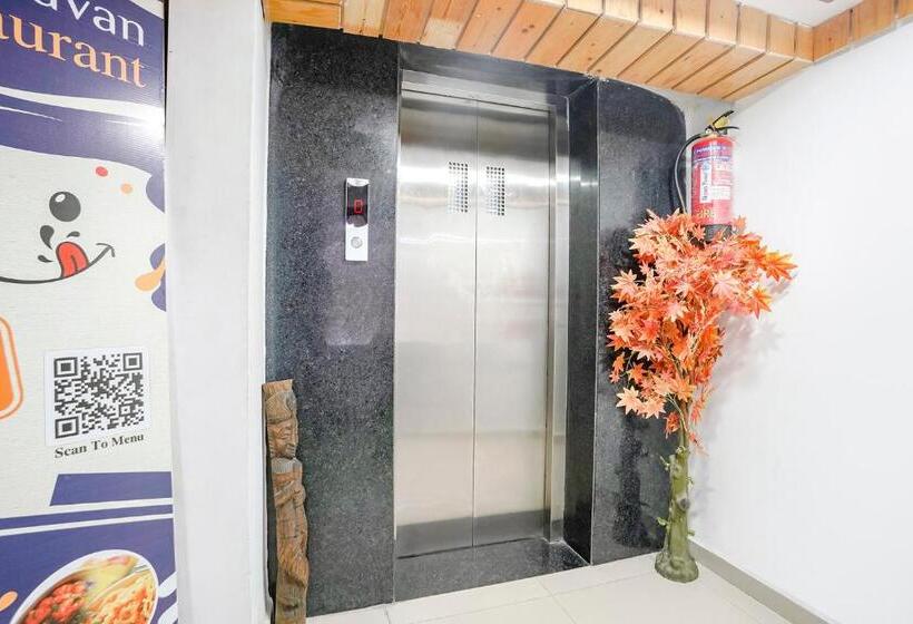 Fabhotel Vrundavan, Athwa