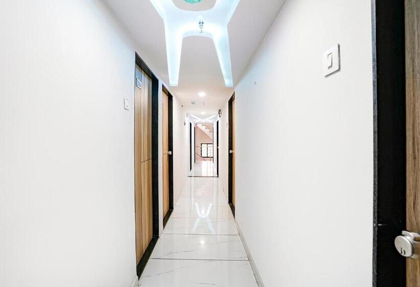 Fabhotel Vrundavan, Athwa