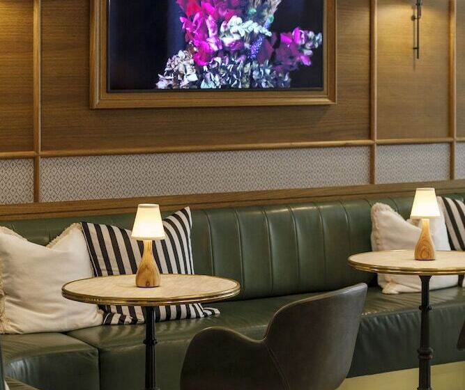 هتل 202 Elizabeth