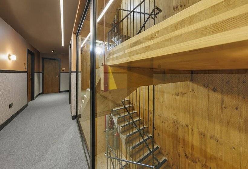 هتل 202 Elizabeth