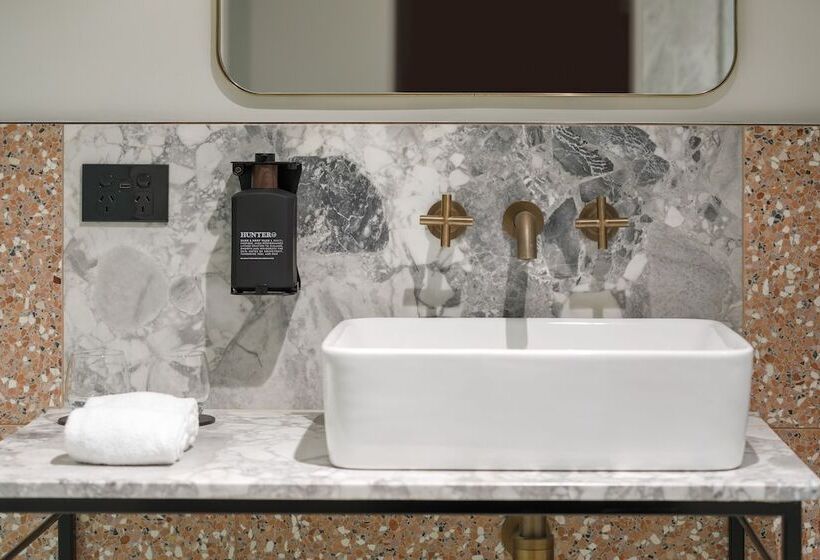 هتل 202 Elizabeth