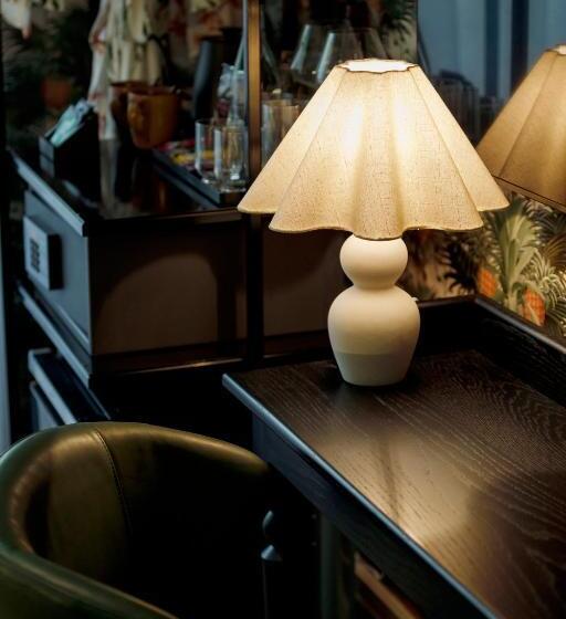 هتل 202 Elizabeth