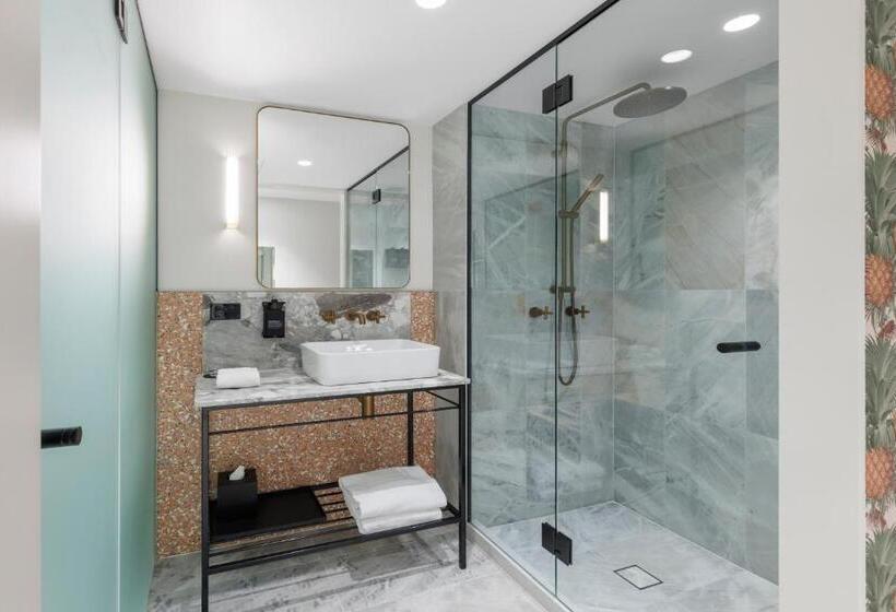 هتل 202 Elizabeth